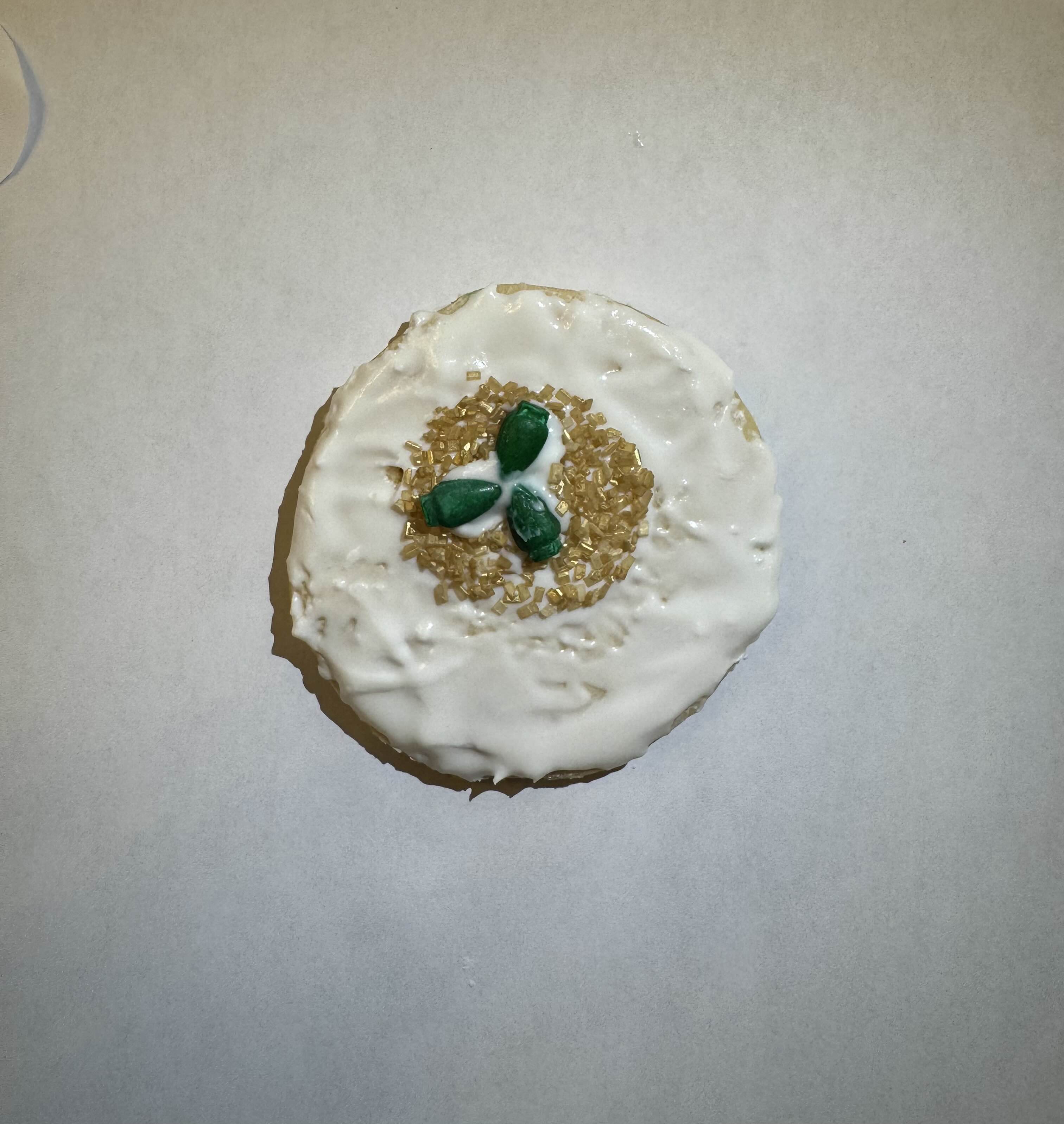 A holiday cookie shaped and decorated like the Snecko Eye relic.